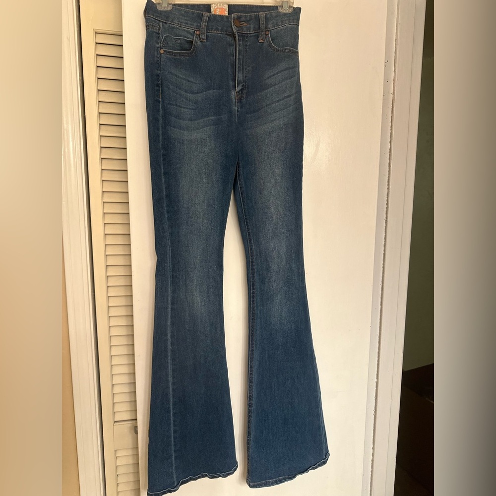 Women's Medium Wash Flared Jeans